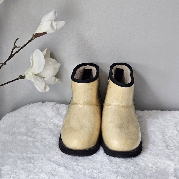 UGG Classic Clear Mini Boot - Picture 4 of 12